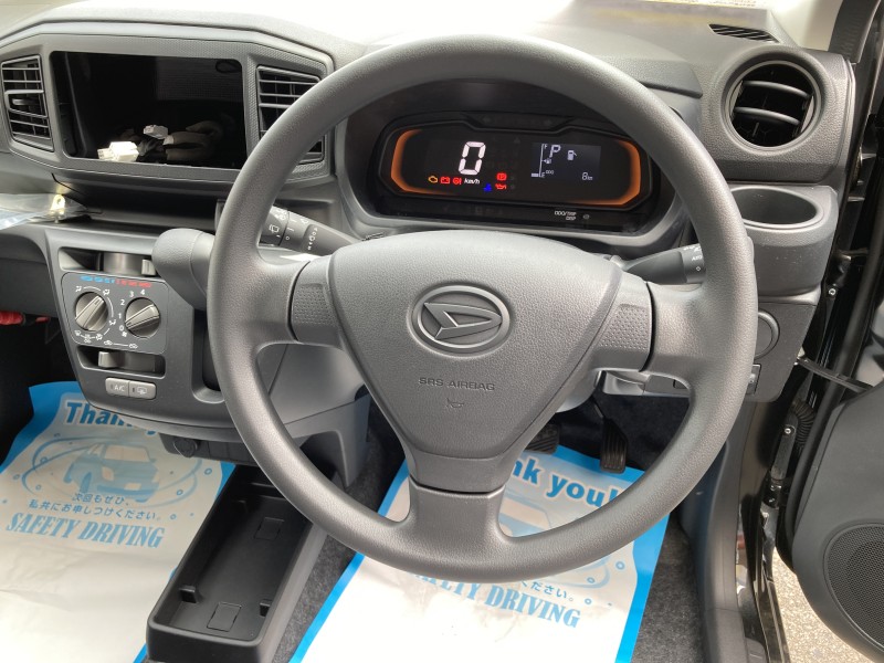 ダイハツ ミライース8枚目