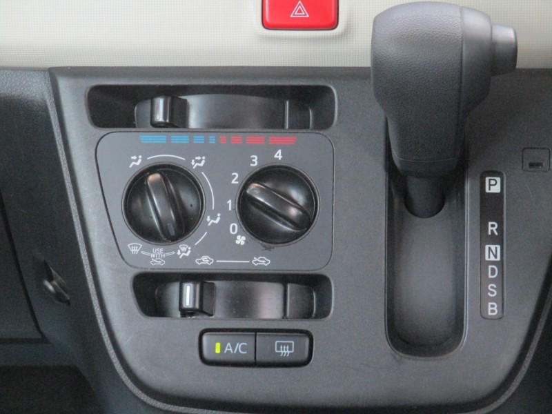 ダイハツ ミラトコット11枚目