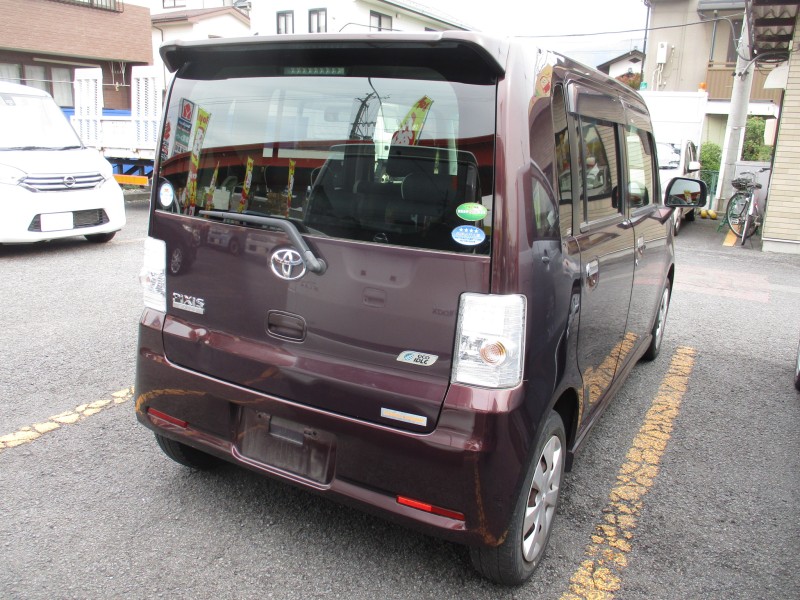 トヨタ ピクシススペース3枚目