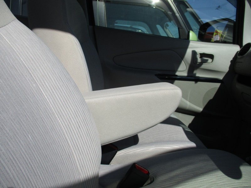 三菱 eKワゴン9枚目