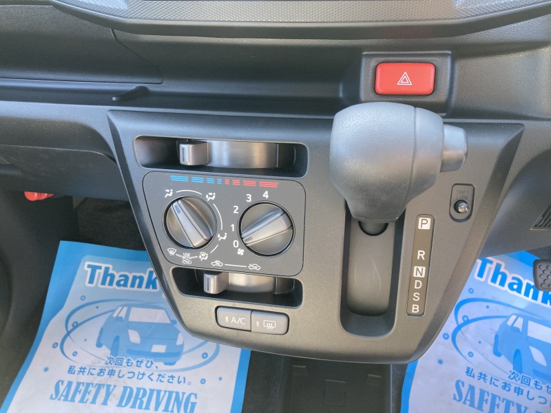 ダイハツ ミライース10枚目