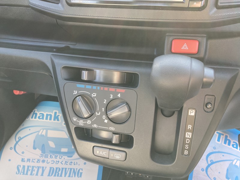 ダイハツ ミライース8枚目