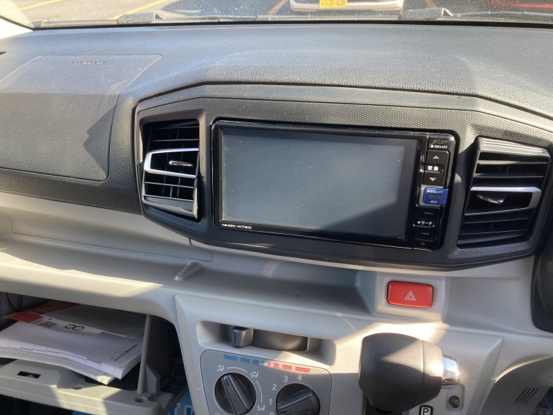 ダイハツ ミライース8枚目