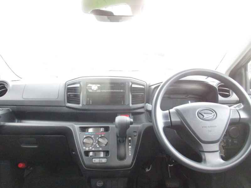 ダイハツ ミライース10枚目