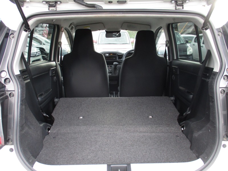 ダイハツ ミライース6枚目