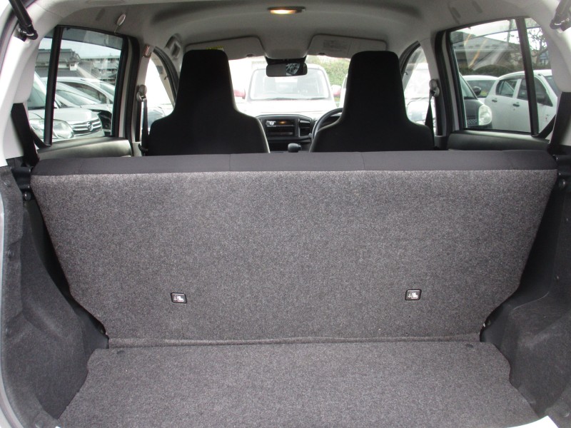 ダイハツ ミライース7枚目