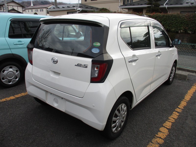 ダイハツ ミライース3枚目