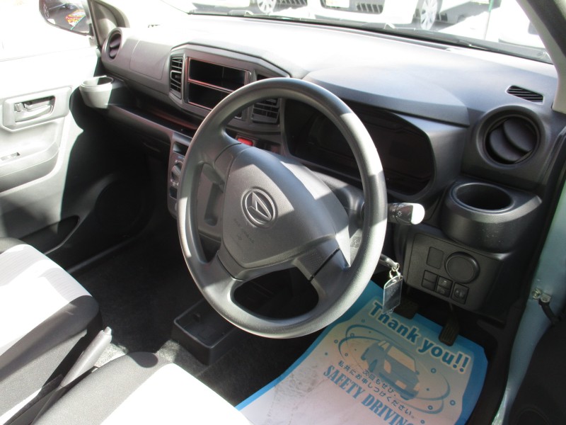 ダイハツ ミライース8枚目