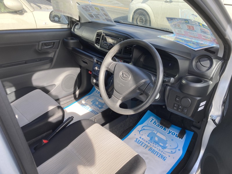 ダイハツ ミライース7枚目