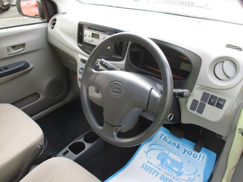 ダイハツ ミライース8枚目