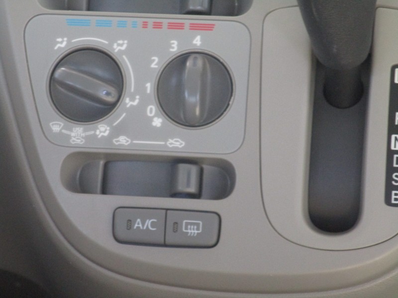 ダイハツ ミライース11枚目