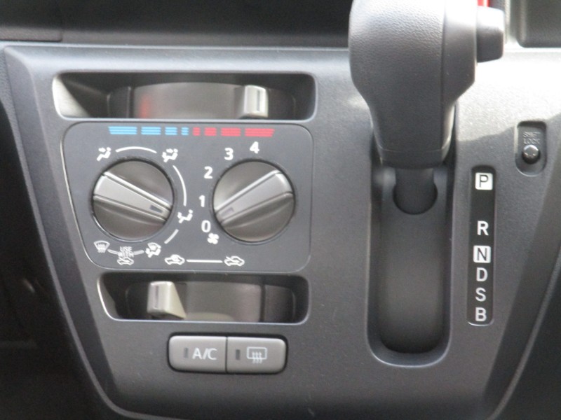 ダイハツ ミライース11枚目