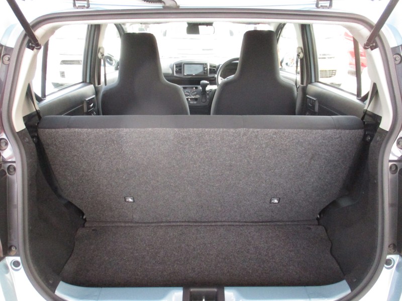 ダイハツ ミライース6枚目