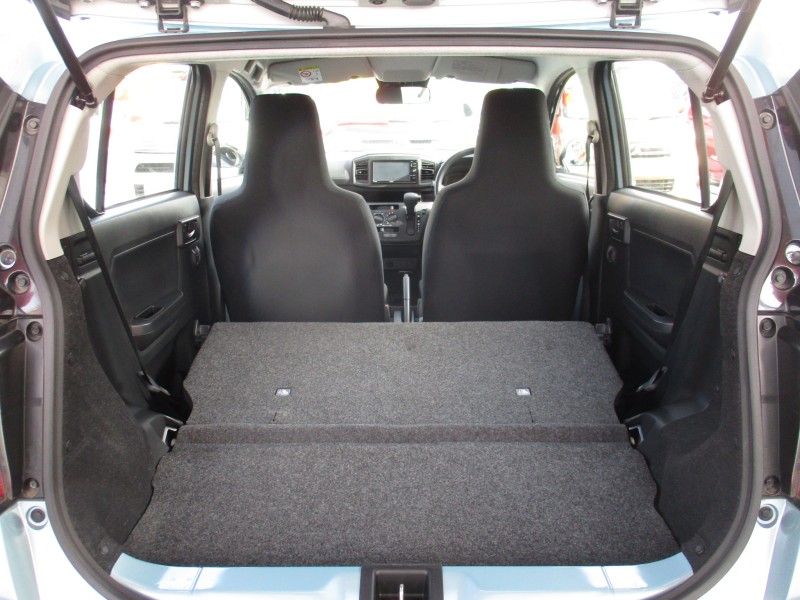 ダイハツ ミライース7枚目