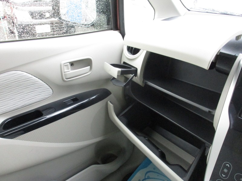 三菱 eKワゴン13枚目