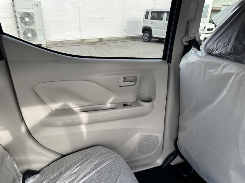 三菱 eKワゴン27枚目