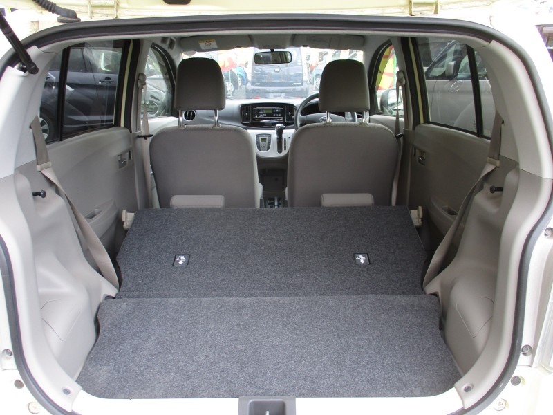 ダイハツ ミライース7枚目