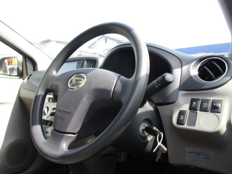 ダイハツ ミライース8枚目